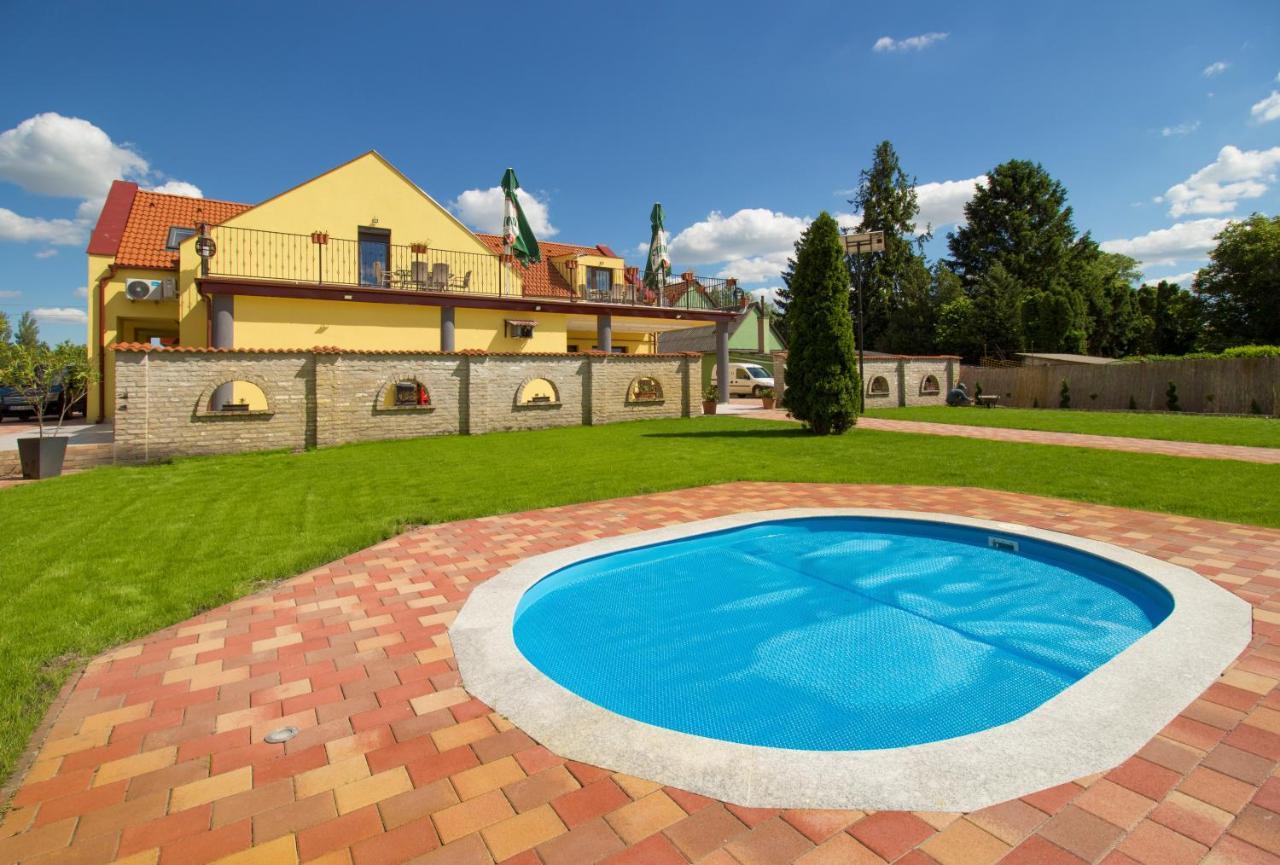 Ponty-Lak Panzio Guest House Davod Exterior photo